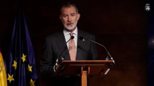 El Rey Felipe VI de España hace un llamado a la unidad en un discurso, buscando superar las discrepancias diplomáticas recientes con México, en medio de una controversia sobre la interpretación histórica de la conquista de América.